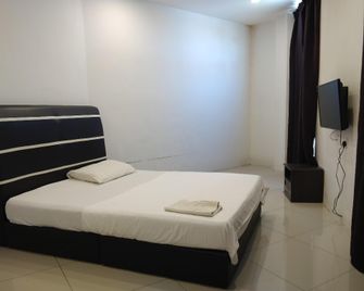 OYO 89792 Hamriz Hotel - Seri Iskandar - Bedroom