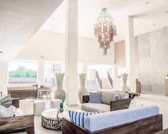 Charlie's El Nido Managed by HII - אל נידו - סלון