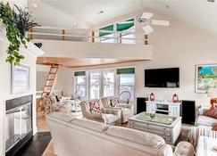 Laurie S Loft 3 Bedroom Holiday Home By Bald Head Island - Bald Head Island - Living room