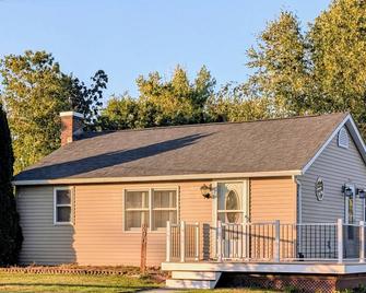 Pale Blue Dot - Platteville - Budova