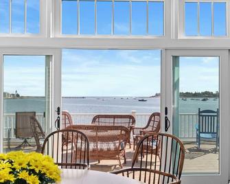 Breathtaking harbor views from spacious beachfront home. - Scituate - Balcony