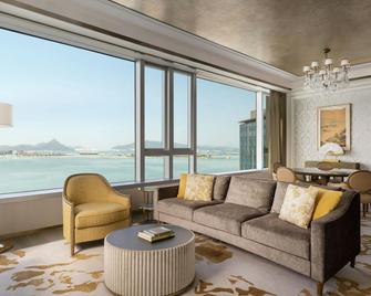 Sheraton Hong Kong Tung Chung Hotel - Hong Kong - Living room