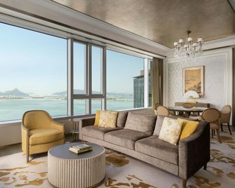 Sheraton Hong Kong Tung Chung Hotel - 香港 - リビングルーム