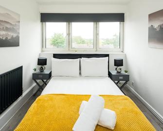 4 Bed Maisonette Contractors Lewisham Greenwich Zone 2 Parking - London - Bedroom