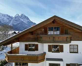 Ferienhaus Die 12 mit 4 Schlafzimmern in Garmisch - Garmisch-Partenkirchen - Gebäude