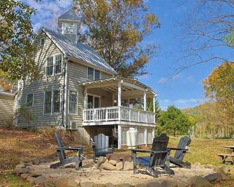 Countryside Getaway: Two Bedroom Cottage In Sperryville Near Old Rag Mtn. - Sperryville