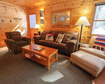 Easy Winters - one bedroom cabin at Wilson Ranch - Mazama - Living room