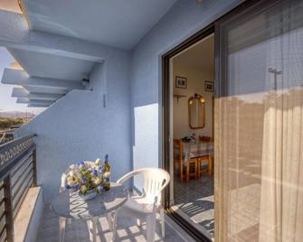 Alia Suites and Spa - Archangelos - Balkon