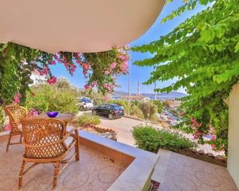 Sesta apart apt for 2 people in Kaş Center - Kaş - Balcony