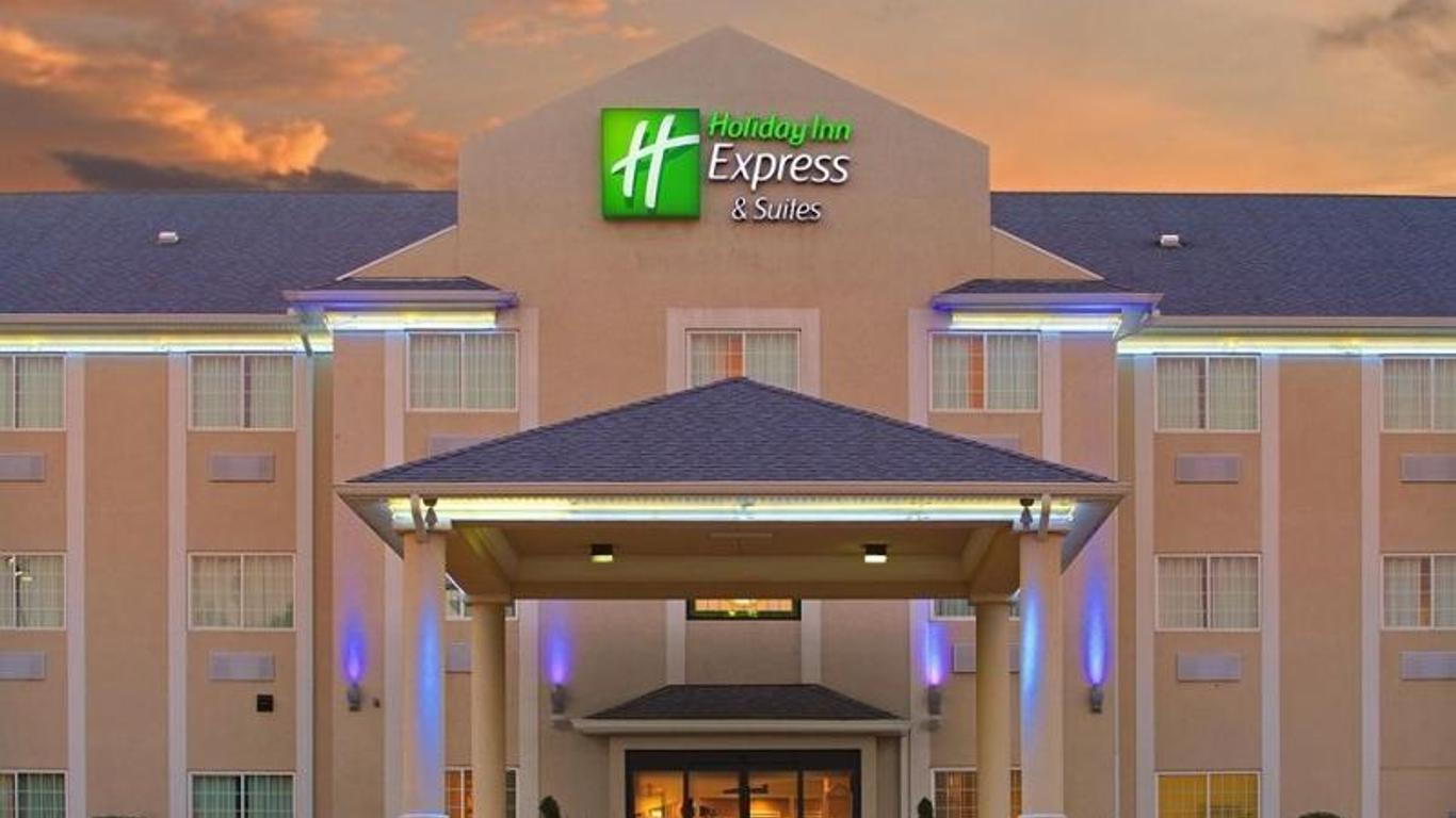 Holiday Inn Express & Suites Magnolia-Lake Columbia