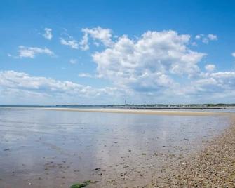 Pet Friendly Cape Cottage - North Truro - Strand