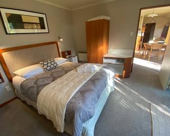 Garden view spacious ground floor apartment - Punakaiki - Camera da letto