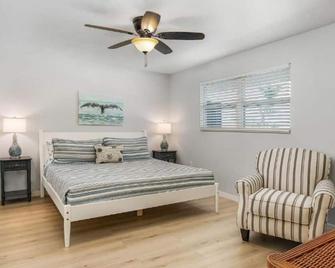 Matlacha on Shoreview - Matlacha - Bedroom