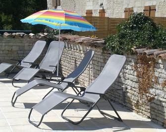 Fleur de Soleil - Superb Family Gite with Pool - Vallans - Patio