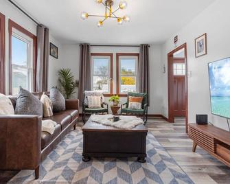 Renovated 6br 2ba Ac Home And Game Room - Atlantic City - Sala de estar