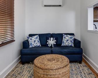 The Beach Rose - Cape May - Living room