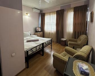 أليم هوتل - يريفان - غرفة نوم