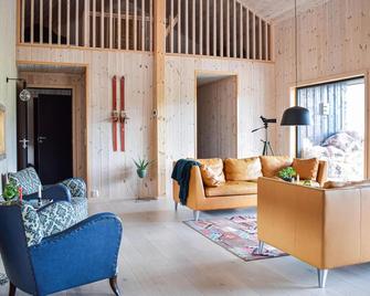 Beautiful home in Skare with WiFi - Skare - Living room