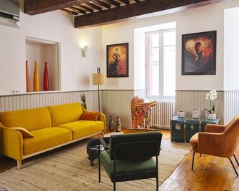 Lou Cigaloun - Orange - Living room