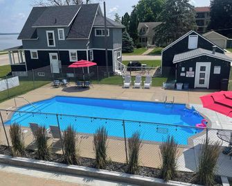 Single Queen Room w/ Sleeper Sofa (main level) - Lake City - Pool