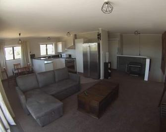 Skyline Apartments - Upper Apartment - Raglan - Soggiorno