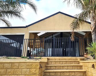 Happy Gilmore, Wallaroo - Wallaroo - Edificio