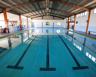 Episkopiana Hotel And Sports Resort - Limassol - Bể bơi