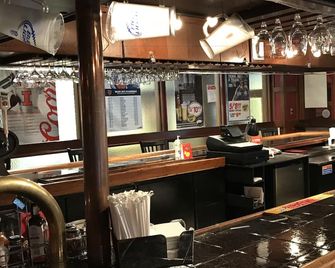 Days Hotel by Wyndham Danville Conference Center - Danville - Bar