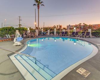Emerald Coast Inn And Suites - Fort Walton Beach - Piscina