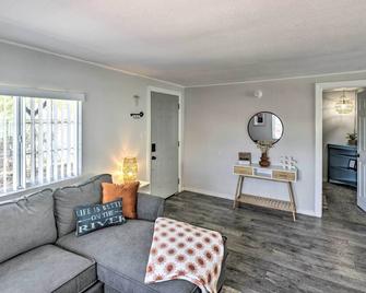 Updated Escape with Game Room 1 Block to River! - Bullhead City - Living room