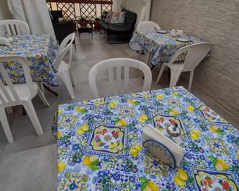 Bed & Breakfast Delle Palme - טרפאני - מסעדה