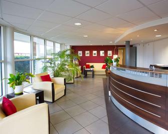 All Suites Appart Hotel Merignac - Mérignac - Receptionist