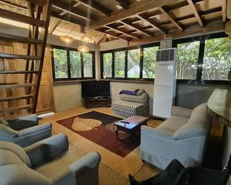 Calicoan Surf Retreat - Guiuan - Lounge