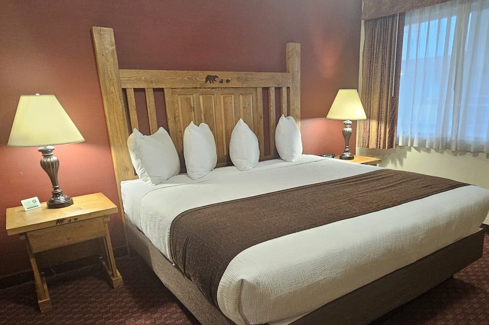 Three Bear Lodge - West Yellowstone - Bedroom