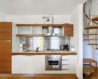 La Piazza Menaggio - Menaggio - Kitchen