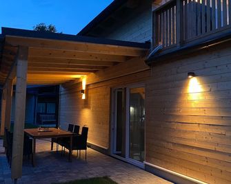 Schwalmhütte - Koetschach Mauthen - Patio