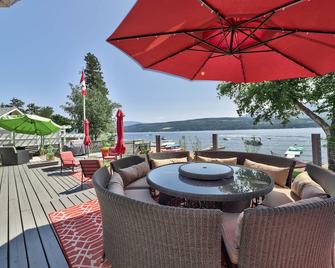 Waterfront Vacation- FULL house with Dock and Buoy - Scotch Creek - Patio