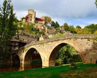 Medieval Townhouse In Heart Of Village W Private Pool, Terraces & Peaceful Court - Saint-Antonin-Noble-Val - Bâtiment