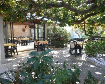 Hotel Playa de Vigo - Vigo - Patio