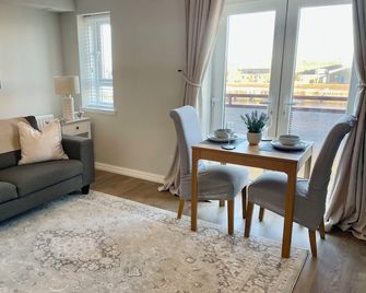 Kintyre Apartment - Ayr - Living room
