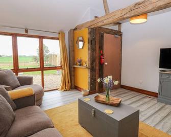 Bee Happy Barn, Romantic, Character Holiday Cottage In Acle - Norwich - Living room