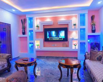 Rolarz Resorts & Hotel - Benin City - Living room