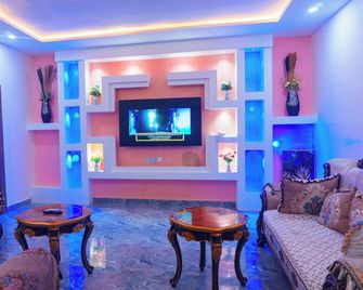 Rolarz Resorts & Hotel - Benin City - Living room