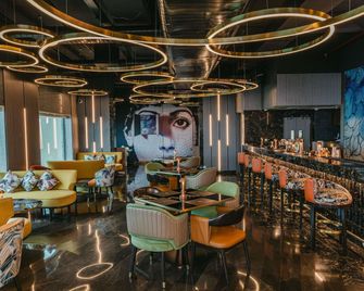 Novotel Mumbai International Airport - Mumbai - Bar