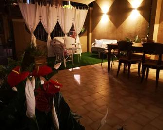 Domu Ajaju Guest House - Villasimius - Restaurant