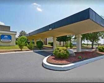 Americas Best Value Inn Wilson Unit 11 2 Beds Ground Floor - Wilson - Building