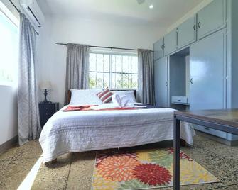 Inviting 3-Bed Apt in Whim Estate- nearScarborough - Scarborough - Bedroom