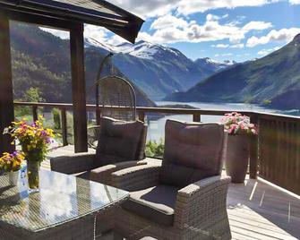 Lovely Home In Valldal - Valldal - Balcón