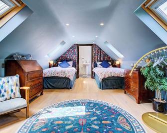 The West Wing - Luxury Home, spectacular grounds & heated pool - Henfield - Habitación