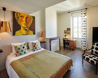 ليه سيرافين بد إن بيزنس - بوردو - غرفة نوم